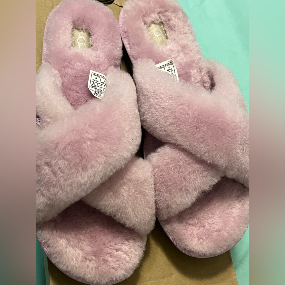 UGG Women's Soft Pink Fluffy Slippers